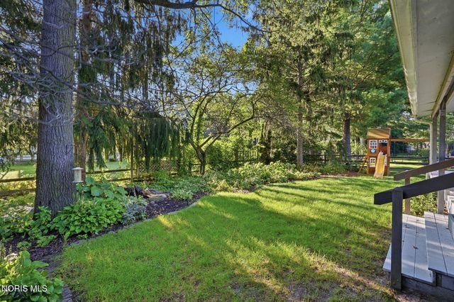 2716 Stoneleigh Drive, Toledo, OH 43617