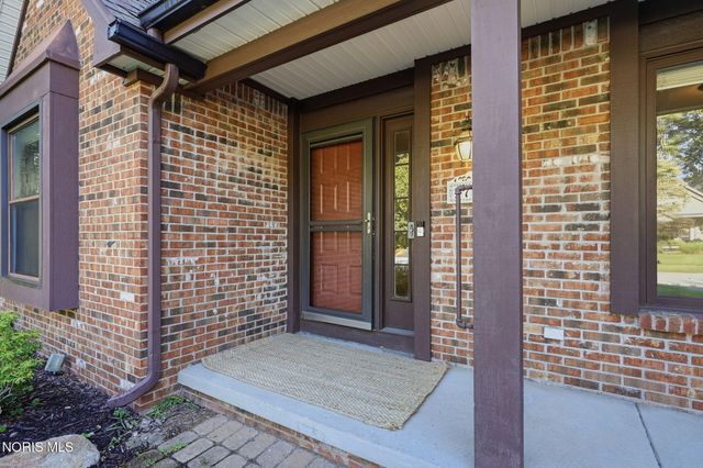 2716 Stoneleigh Drive, Toledo, OH 43617