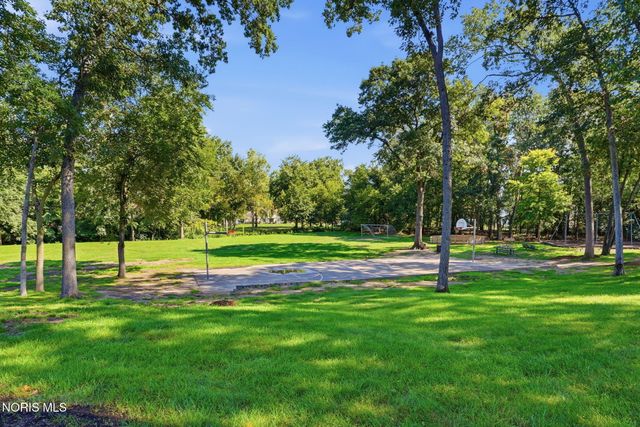 2716 Stoneleigh Drive, Toledo, OH 43617