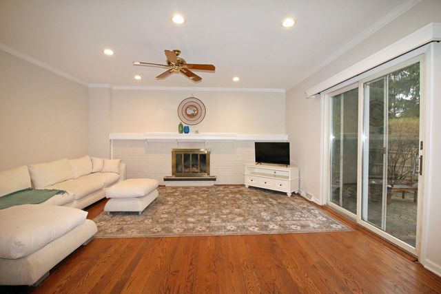 1017 Mayfair Drive, Libertyville, IL 60048