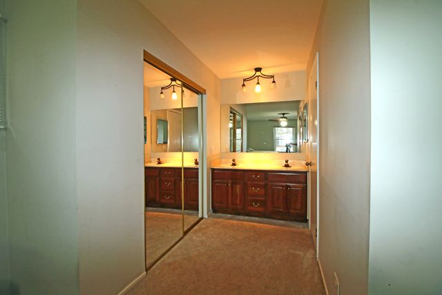 1017 Mayfair Drive, Libertyville, IL 60048