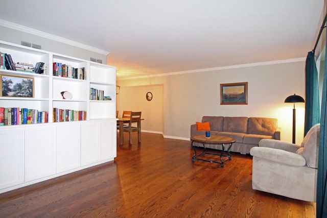 1017 Mayfair Drive, Libertyville, IL 60048