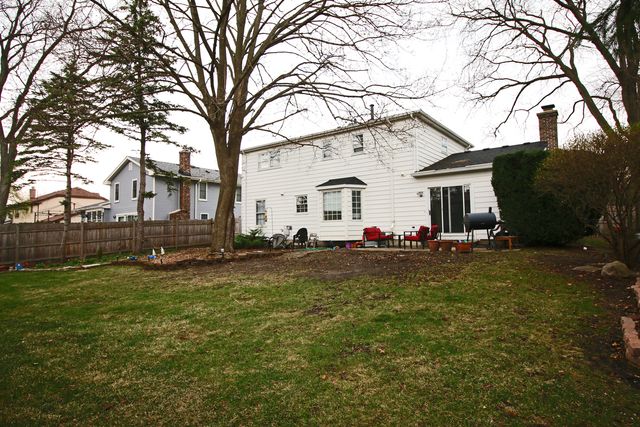 1017 Mayfair Drive, Libertyville, IL 60048