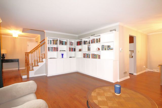 1017 Mayfair Drive, Libertyville, IL 60048