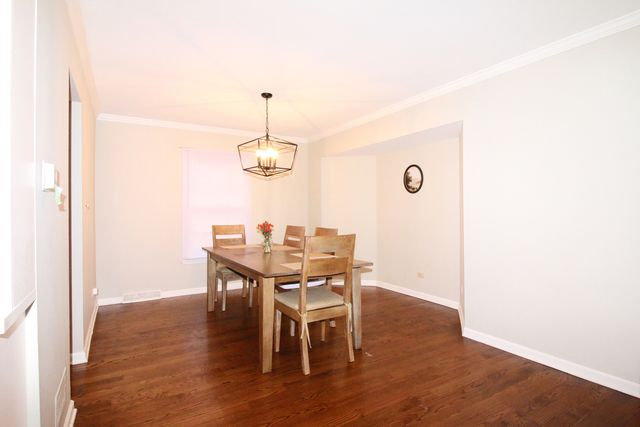 1017 Mayfair Drive, Libertyville, IL 60048