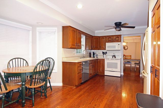 1017 Mayfair Drive, Libertyville, IL 60048