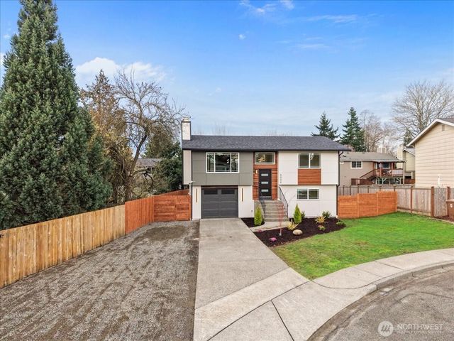5055 W 33rd Court NE, Tacoma, WA 98422