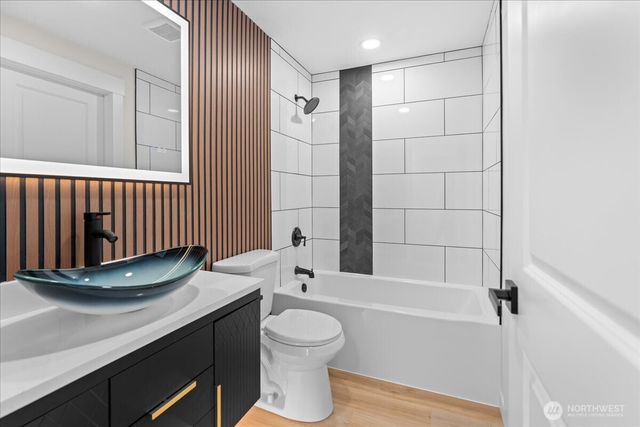 5055 W 33rd Court NE, Tacoma, WA 98422