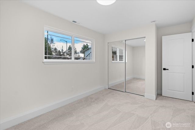 5055 W 33rd Court NE, Tacoma, WA 98422