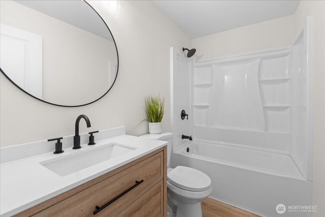 5055 W 33rd Court NE, Tacoma, WA 98422