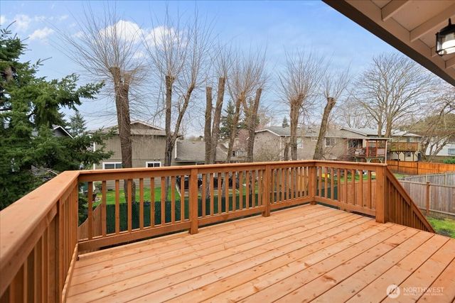 5055 W 33rd Court NE, Tacoma, WA 98422