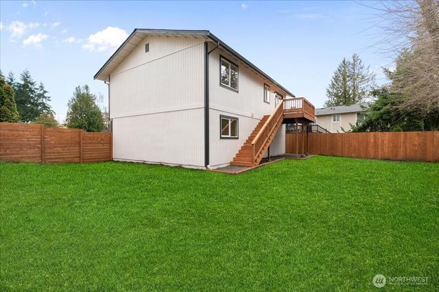 5055 W 33rd Court NE, Tacoma, WA 98422