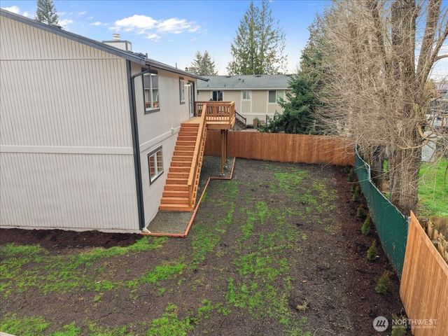 5055 W 33rd Court NE, Tacoma, WA 98422