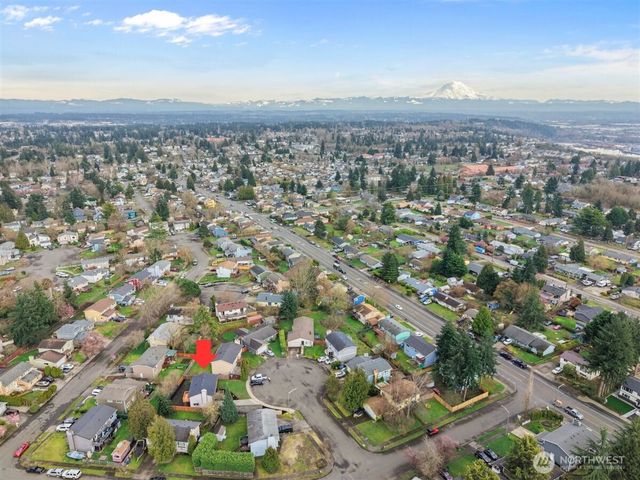 5055 W 33rd Court NE, Tacoma, WA 98422
