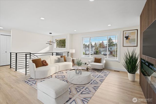 5055 W 33rd Court NE, Tacoma, WA 98422