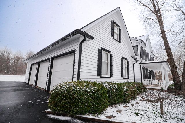 266 Paul Revere Drive, Chesterton, IN 46304