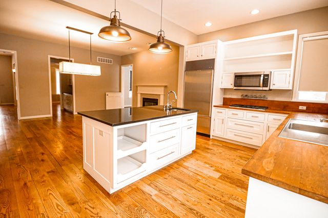 266 Paul Revere Drive, Chesterton, IN 46304