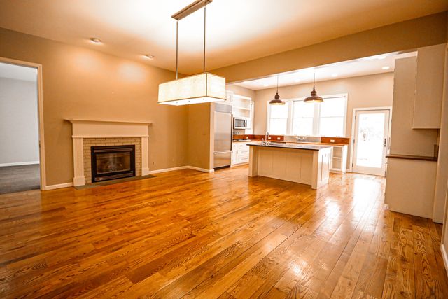 266 Paul Revere Drive, Chesterton, IN 46304