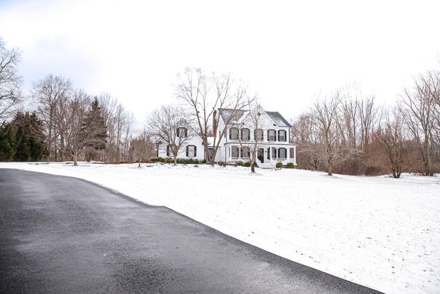 266 Paul Revere Drive, Chesterton, IN 46304