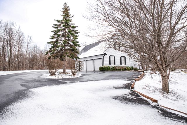 266 Paul Revere Drive, Chesterton, IN 46304