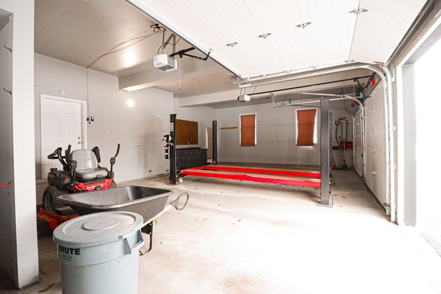 266 Paul Revere Drive, Chesterton, IN 46304