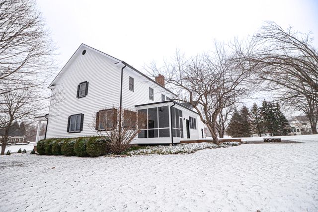 266 Paul Revere Drive, Chesterton, IN 46304