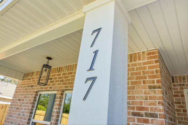 717 Hazel Drive, Fort Walton Beach, FL 32547