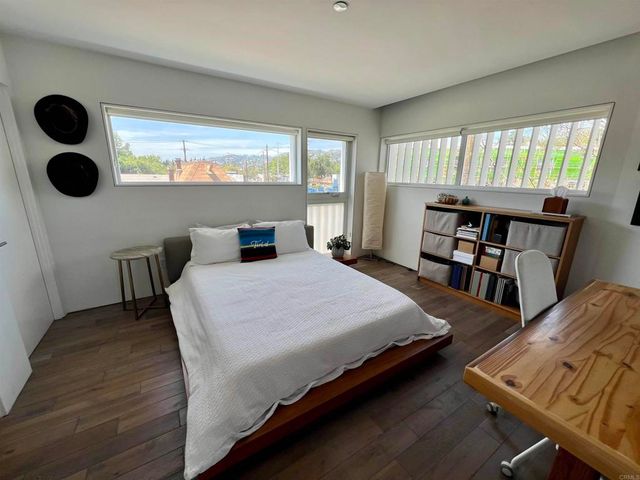 2851 N Buzz Ct, Los Angeles, CA 90039