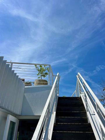 2851 N Buzz Ct, Los Angeles, CA 90039