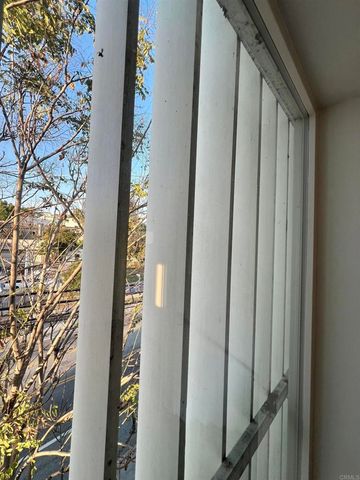 2851 N Buzz Ct, Los Angeles, CA 90039