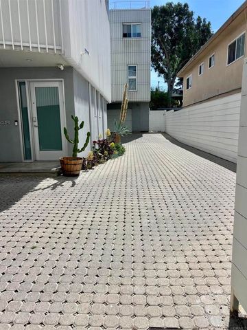 2851 N Buzz Ct, Los Angeles, CA 90039