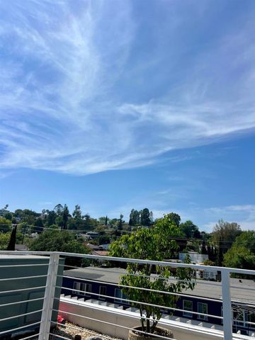 2851 N Buzz Ct, Los Angeles, CA 90039