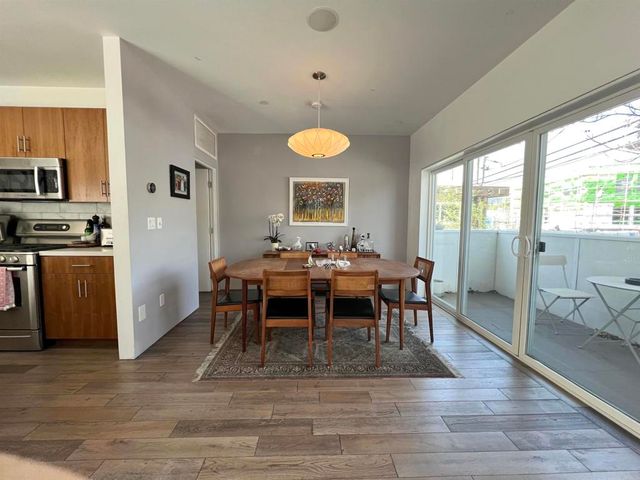 2851 N Buzz Ct, Los Angeles, CA 90039