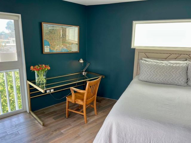 2851 N Buzz Ct, Los Angeles, CA 90039