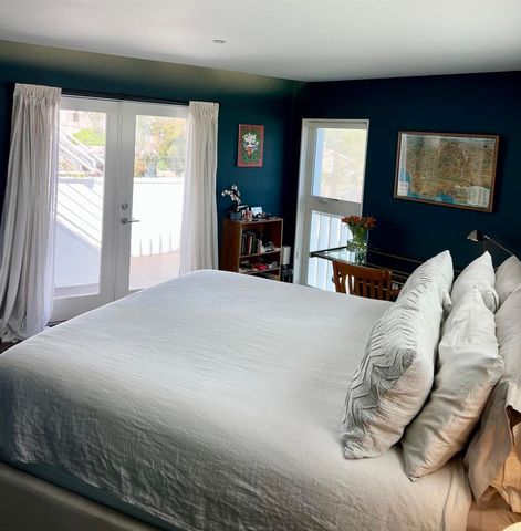 2851 N Buzz Ct, Los Angeles, CA 90039