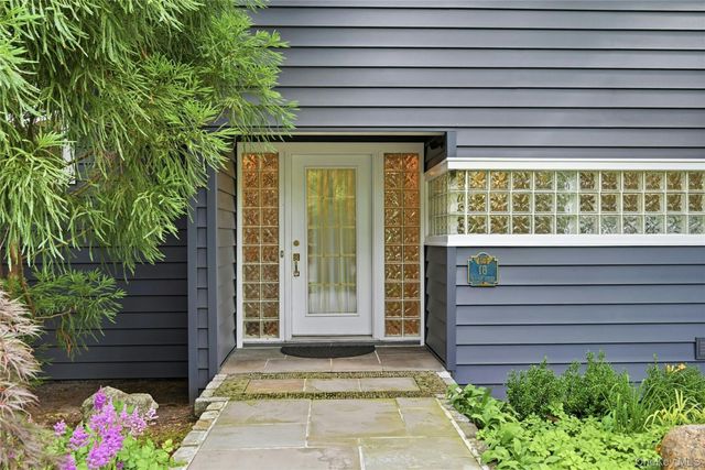 18 Nicole Court, Manorville, NY 11949