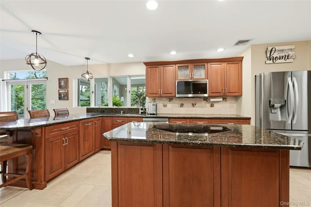 18 Nicole Court, Manorville, NY 11949