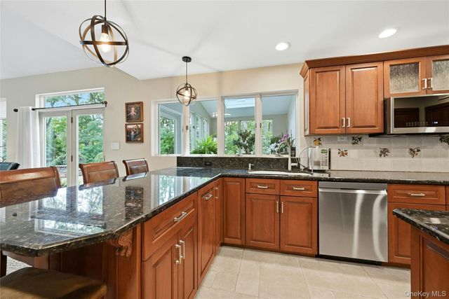18 Nicole Court, Manorville, NY 11949