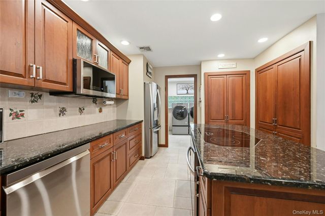 18 Nicole Court, Manorville, NY 11949