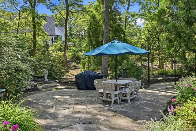 18 Nicole Court, Manorville, NY 11949