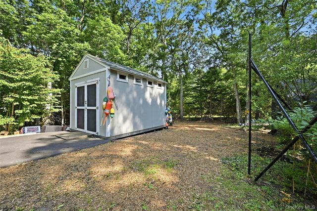 18 Nicole Court, Manorville, NY 11949
