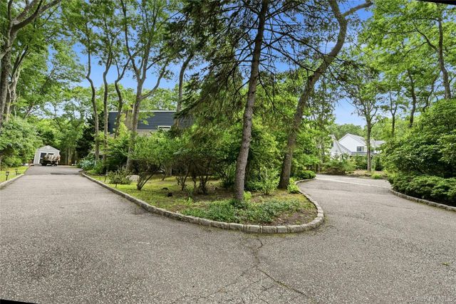 18 Nicole Court, Manorville, NY 11949