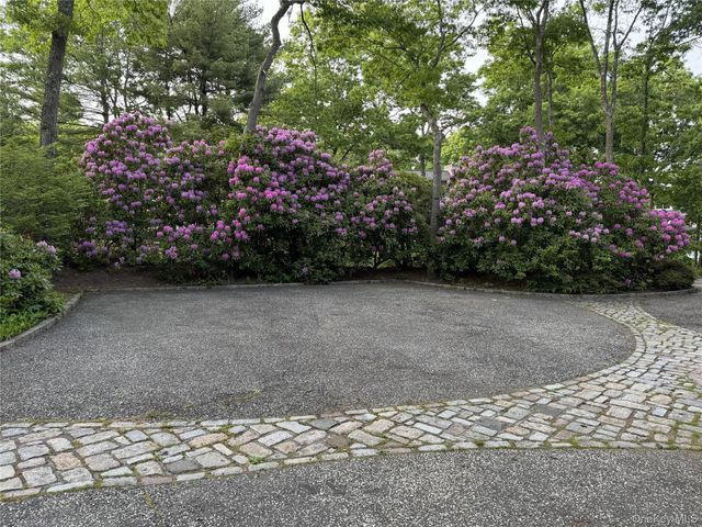 18 Nicole Court, Manorville, NY 11949