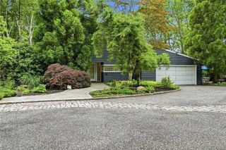 18 Nicole Court, Manorville, NY 11949