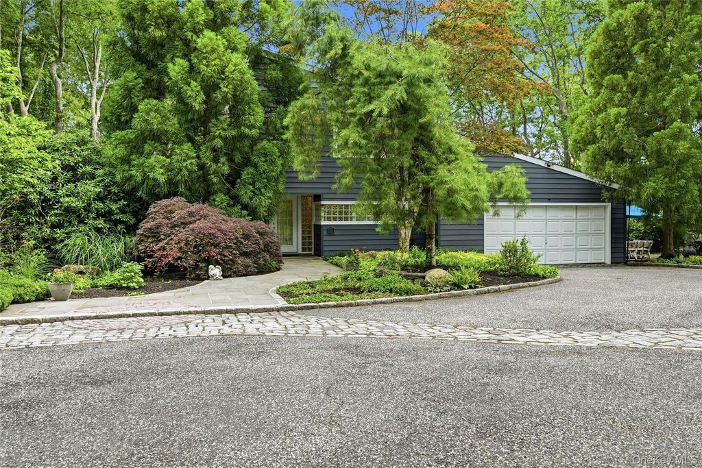 18 Nicole Court, Manorville, NY 11949