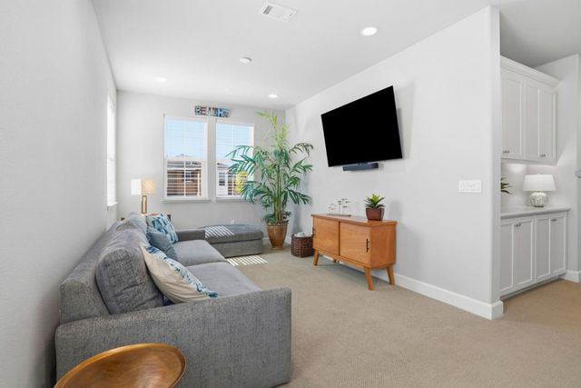 271 10th Street, Marina, CA 93933