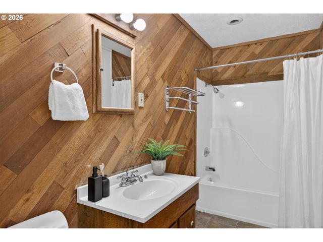 1044 Ne 57TH Ave, Portland, OR 97213