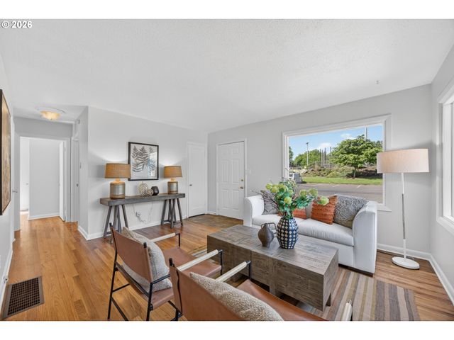 1044 Ne 57TH Ave, Portland, OR 97213