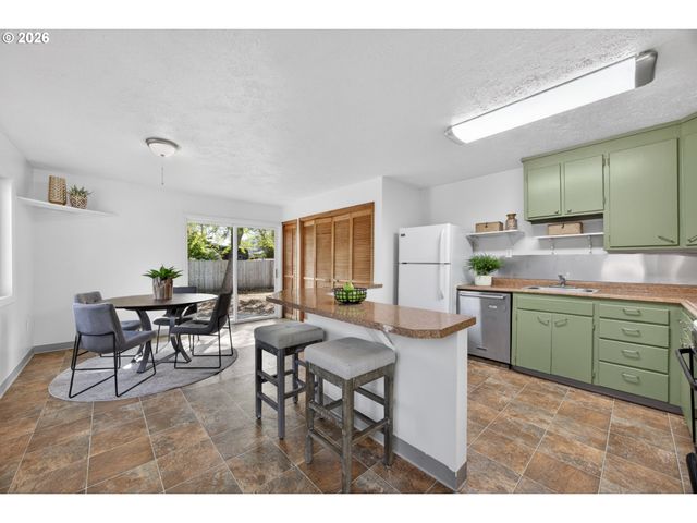 1044 Ne 57TH Ave, Portland, OR 97213