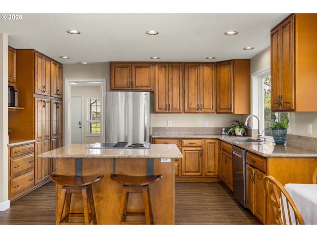 2366 Ne LINDSEY Dr, Hillsboro, OR 97124